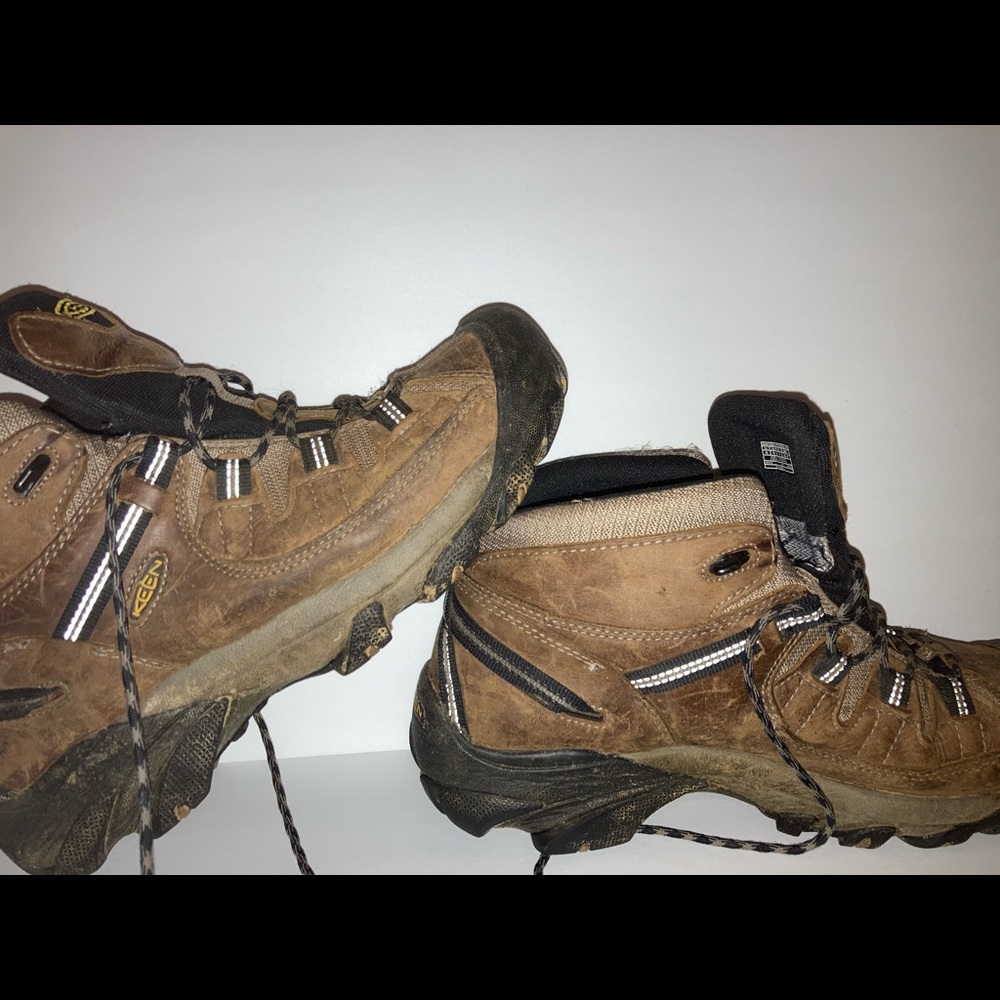 *SOLD* Men’s Keen Boots